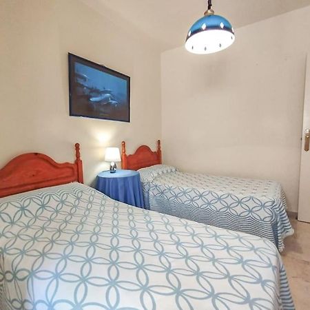 Spacious 4 Bedroom With Parking In Town Centre, Нерха Экстерьер фото