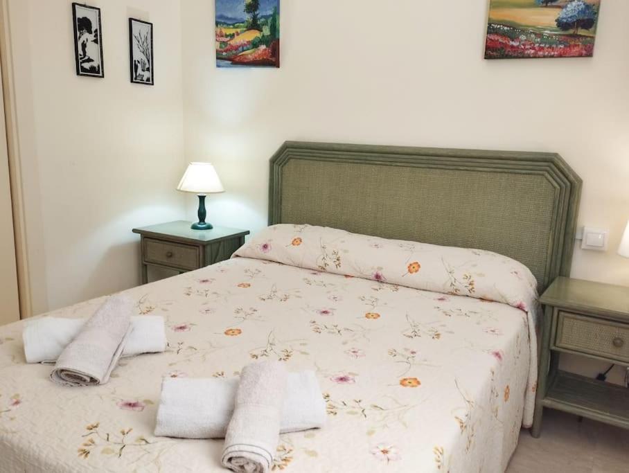 Spacious 4 Bedroom With Parking In Town Centre, Нерха Экстерьер фото
